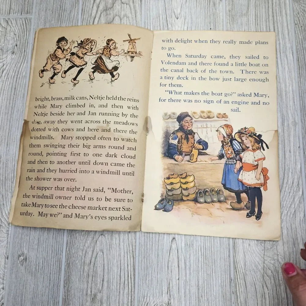 1917 Little Wooden Shoes Softcover Story Book Alice Hardwick‎ Frances Brundage